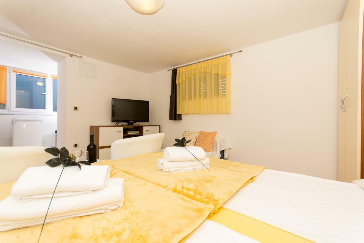 Apartments Cavar Трогир Экстерьер фото