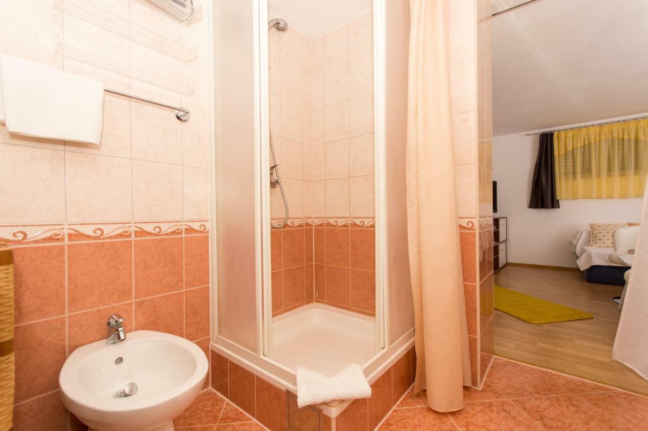 Apartments Cavar Трогир Экстерьер фото