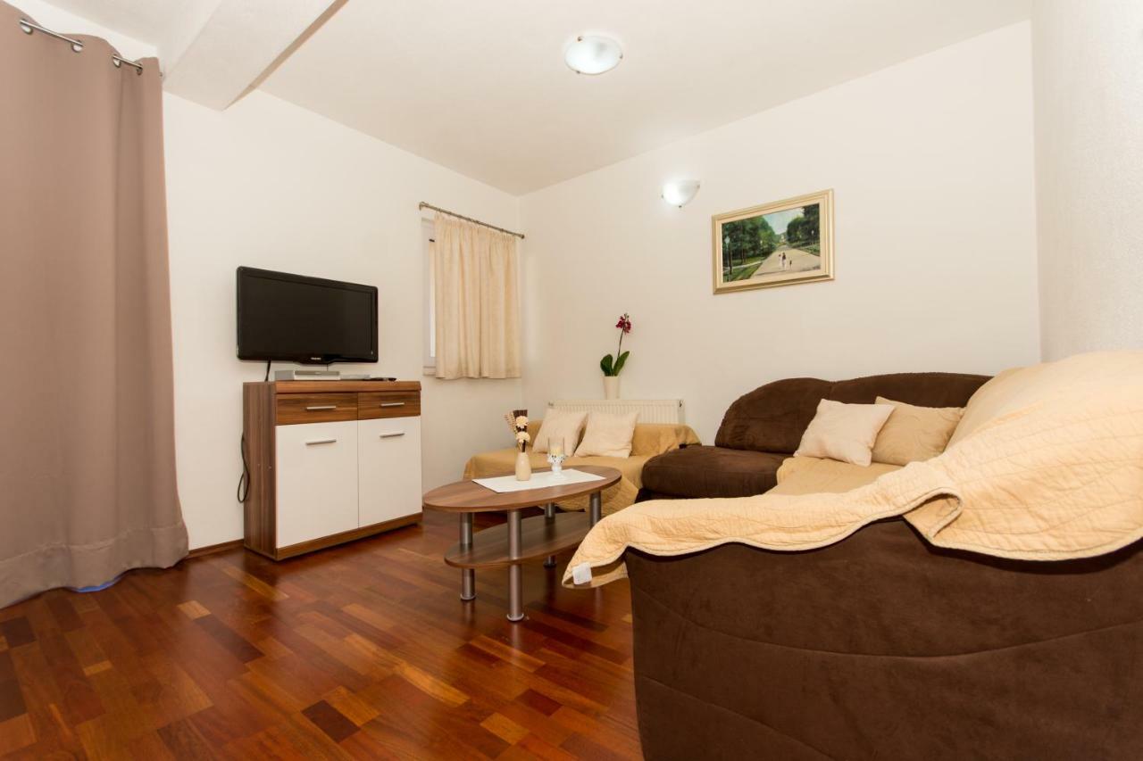 Apartments Cavar Трогир Экстерьер фото