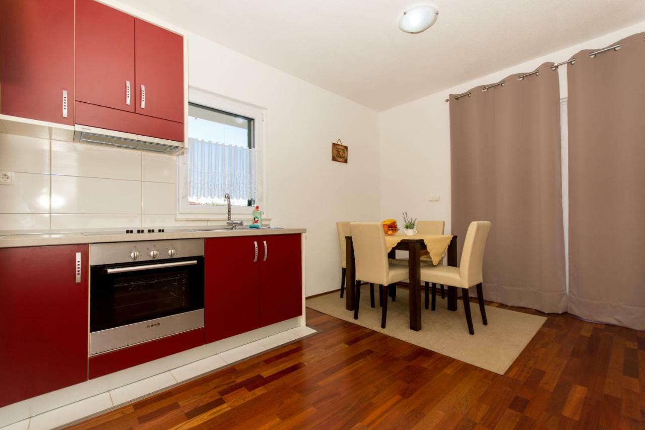 Apartments Cavar Трогир Экстерьер фото