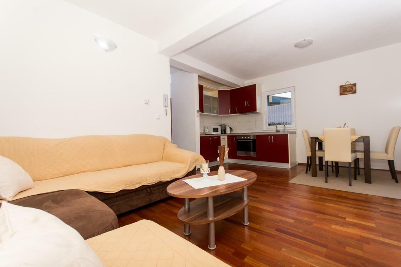 Apartments Cavar Трогир Экстерьер фото