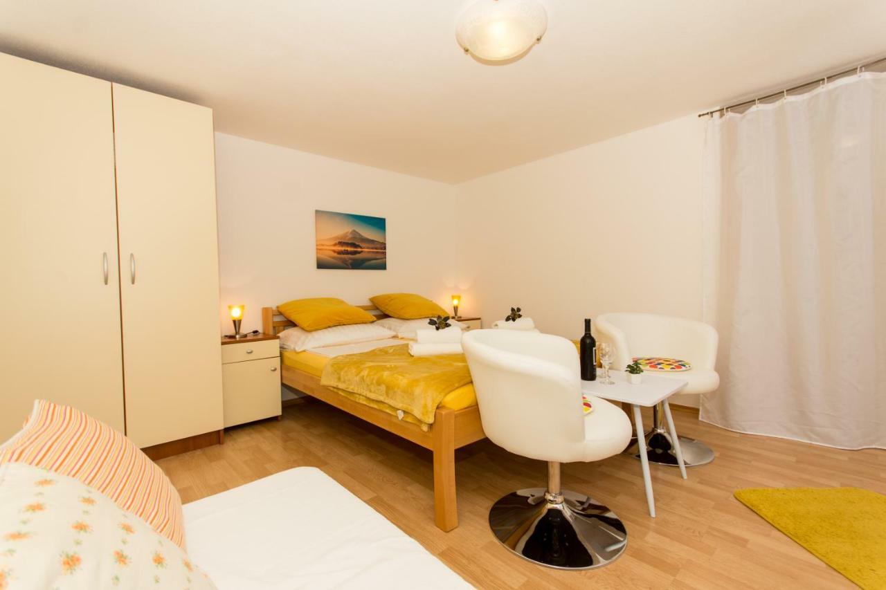 Apartments Cavar Трогир Экстерьер фото