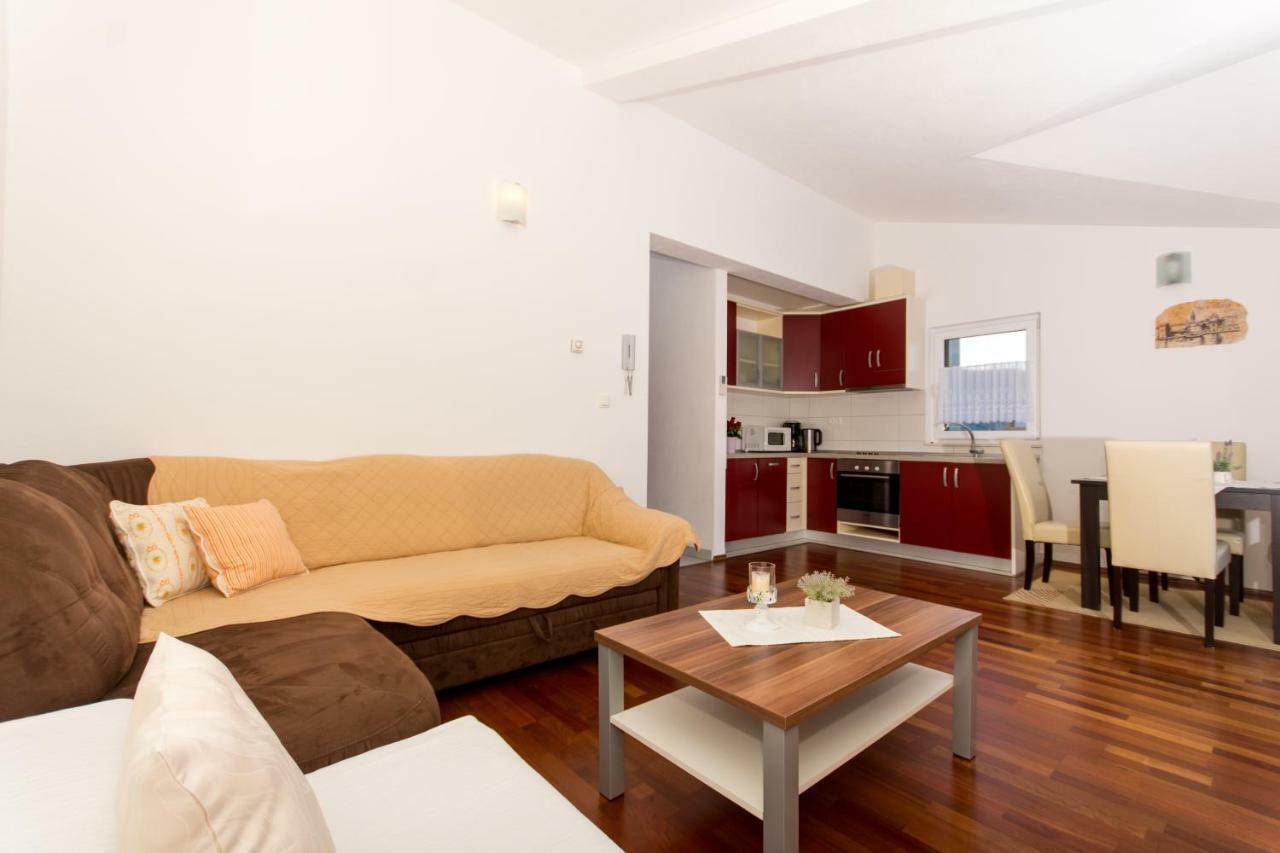 Apartments Cavar Трогир Экстерьер фото