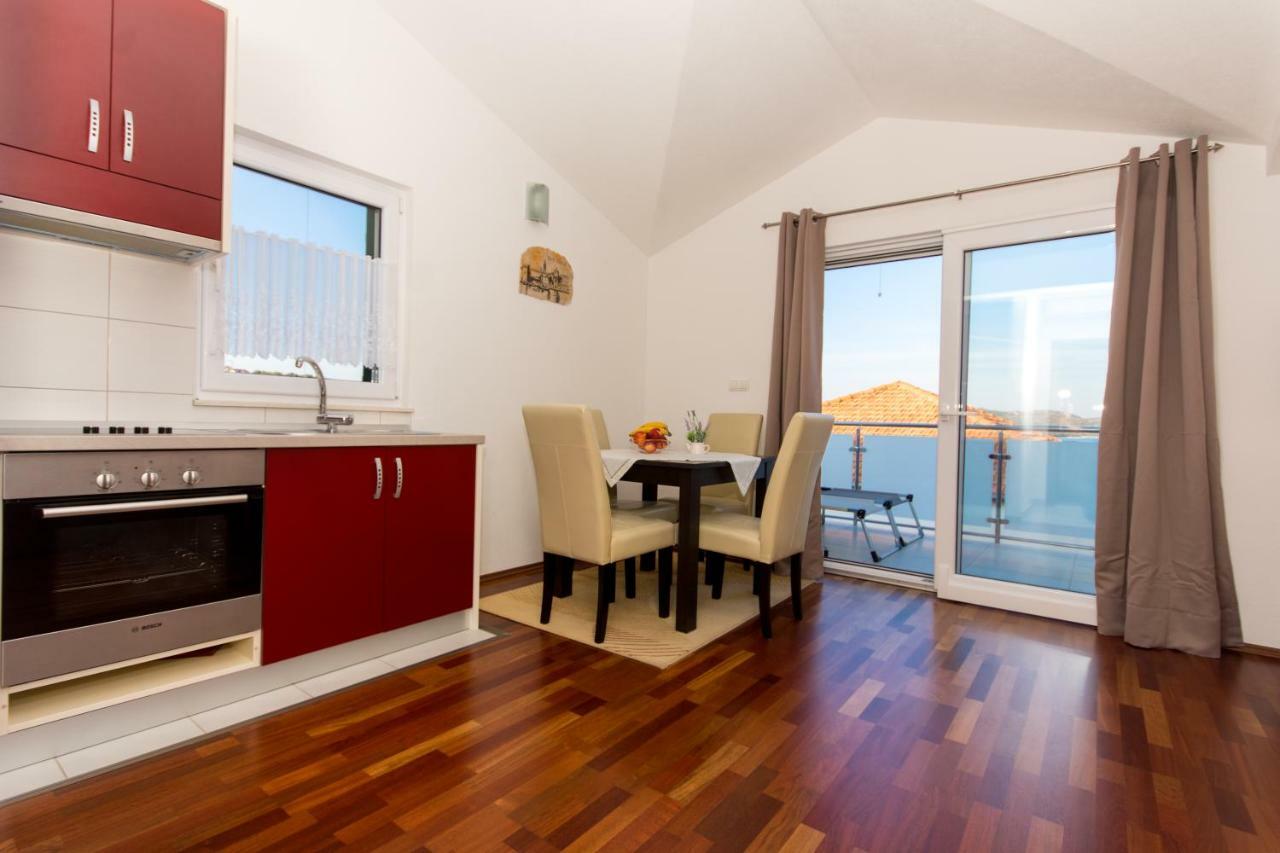 Apartments Cavar Трогир Экстерьер фото