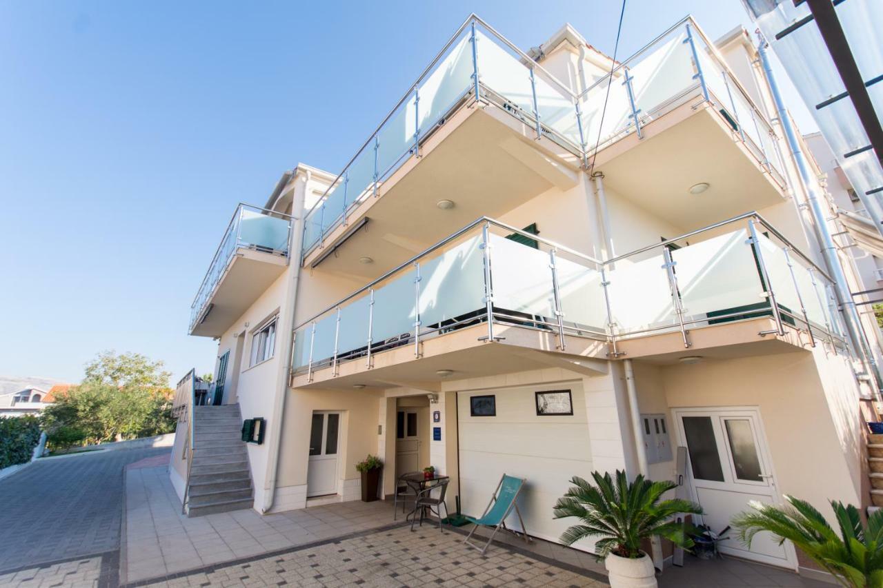Apartments Cavar Трогир Экстерьер фото