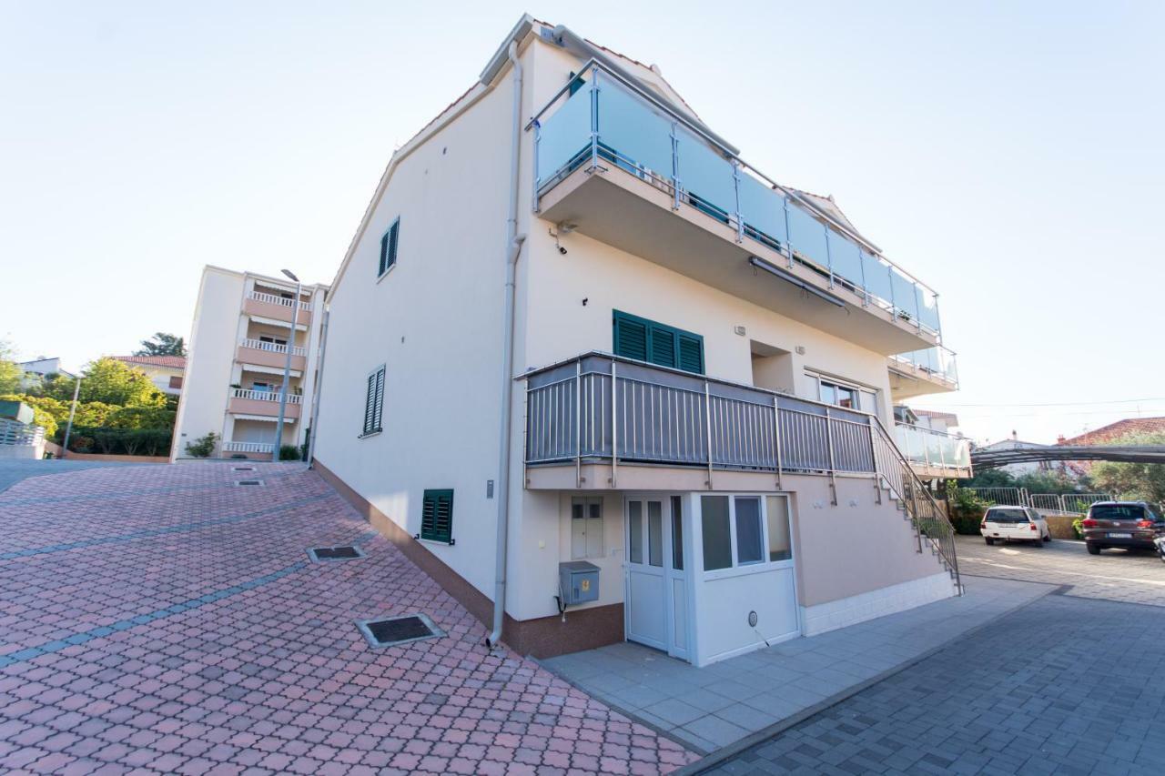 Apartments Cavar Трогир Экстерьер фото